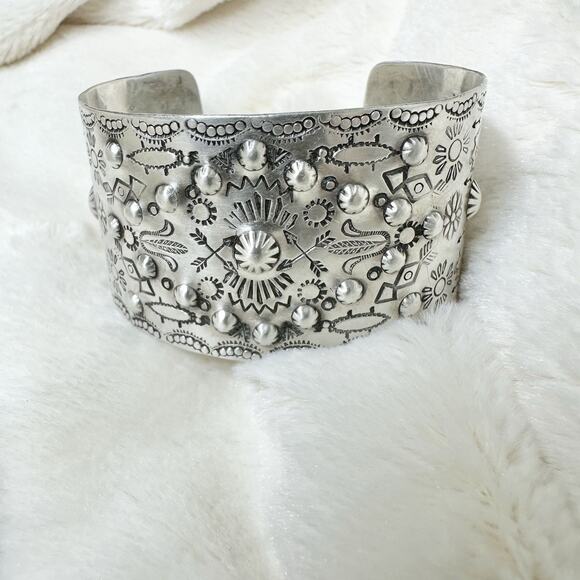 Fred Harvey Era Navajo Repousse Stamped Sterling Silver Wide Cuff Bracelet 52g - Picture 1 of 10